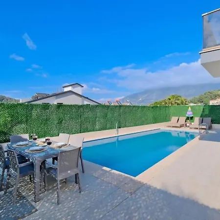 Simge 4+1 Oeluedeniz 别墅