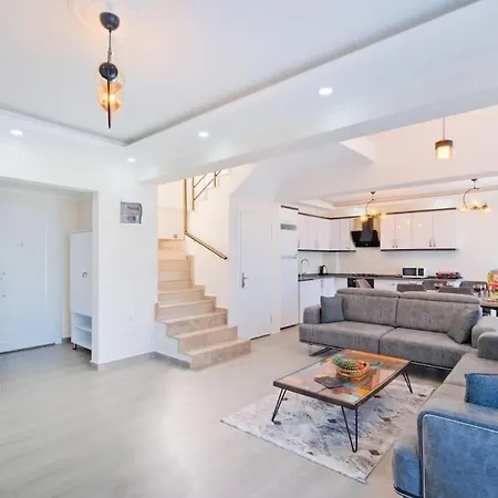 别墅 Simge 4+1 Oeluedeniz 费特希耶