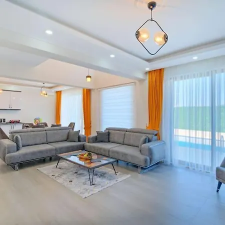 Simge 4+1 Oeluedeniz Vila Fethiye