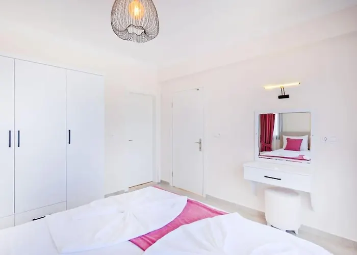 Simge 4+1 Oeluedeniz Villa Fethiye