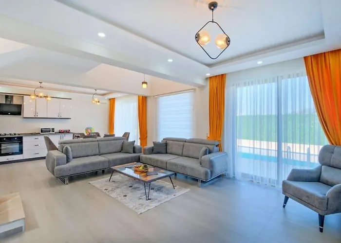 Simge 4+1 Oeluedeniz Villa Fethiye